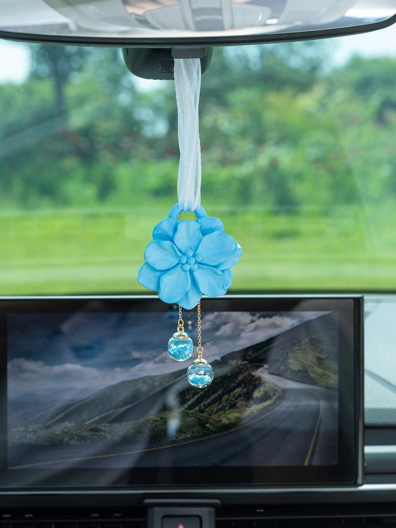 Car Rearview Mirror Hanin Frarance Piece Decor Wardrobe Diffuser Stone Two-tone Pendant Swan Air Vent Ornament_voghion.com