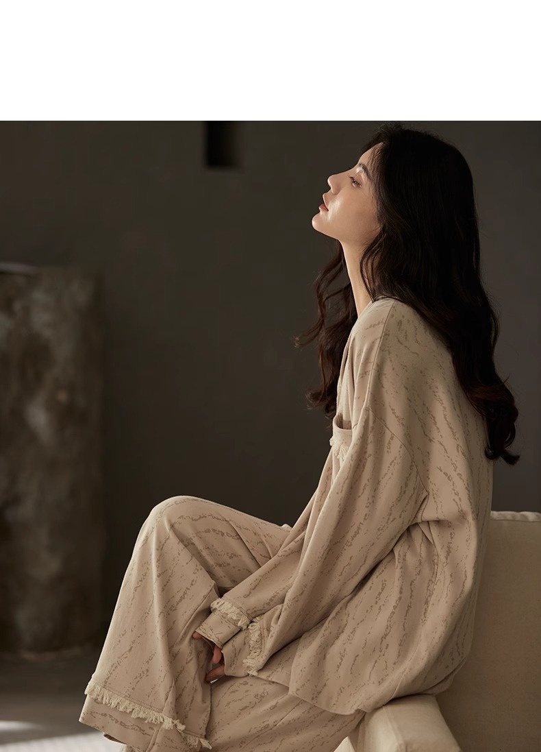 ChicShe Minimalistischer gestreifter Partner-Pyjama im koreanischen Stil für Damen, Neuheit Frühling/Herbst/Winter 2025, hochwertiges Design mit langen Ärmeln und Hose, Homewear_voghion.com