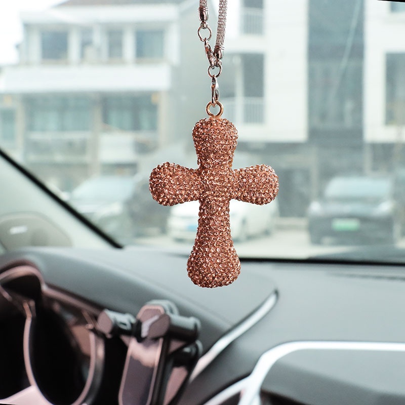 Ciondolo decorativo a forma di croce con strass in argilla di celebrità, venduto a livello internazionale su Internet, per interni auto da uomo e da donna_voghion.com