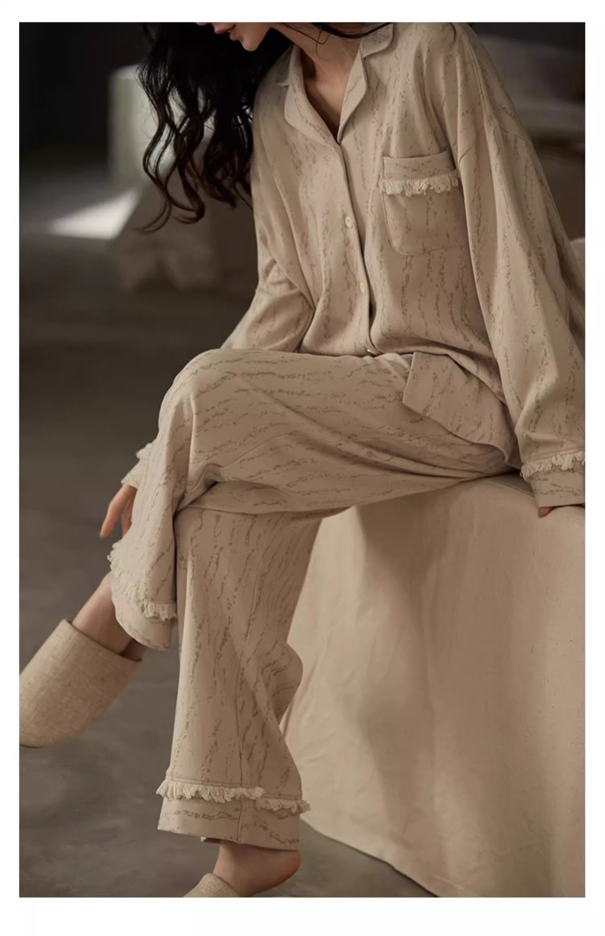 ChicShe Minimalistischer gestreifter Partner-Pyjama im koreanischen Stil für Damen, Neuheit Frühling/Herbst/Winter 2025, hochwertiges Design mit langen Ärmeln und Hose, Homewear_voghion.com