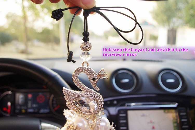 Ciondolo di cristallo con strass, cigno, simpatico cartone animato, decorazione da appendere all'interno dell'auto, per le donne_voghion.com