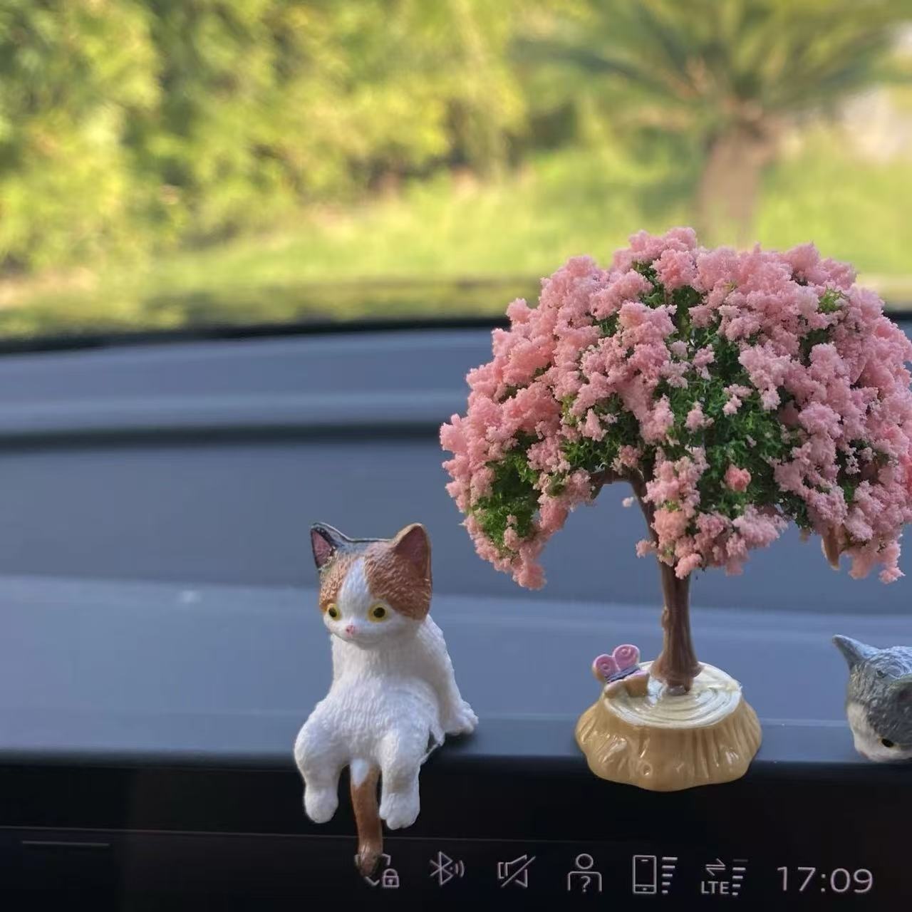 Niedliche Katzenornament-Kreation, trendige Armaturenbrettdekoration für den Autoinnenraum_voghion.com