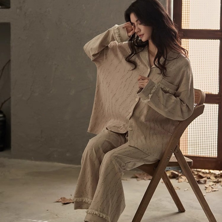 ChicShe Minimalistischer gestreifter Partner-Pyjama im koreanischen Stil für Damen, Neuheit Frühling/Herbst/Winter 2025, hochwertiges Design mit langen Ärmeln und Hose, Homewear_voghion.com