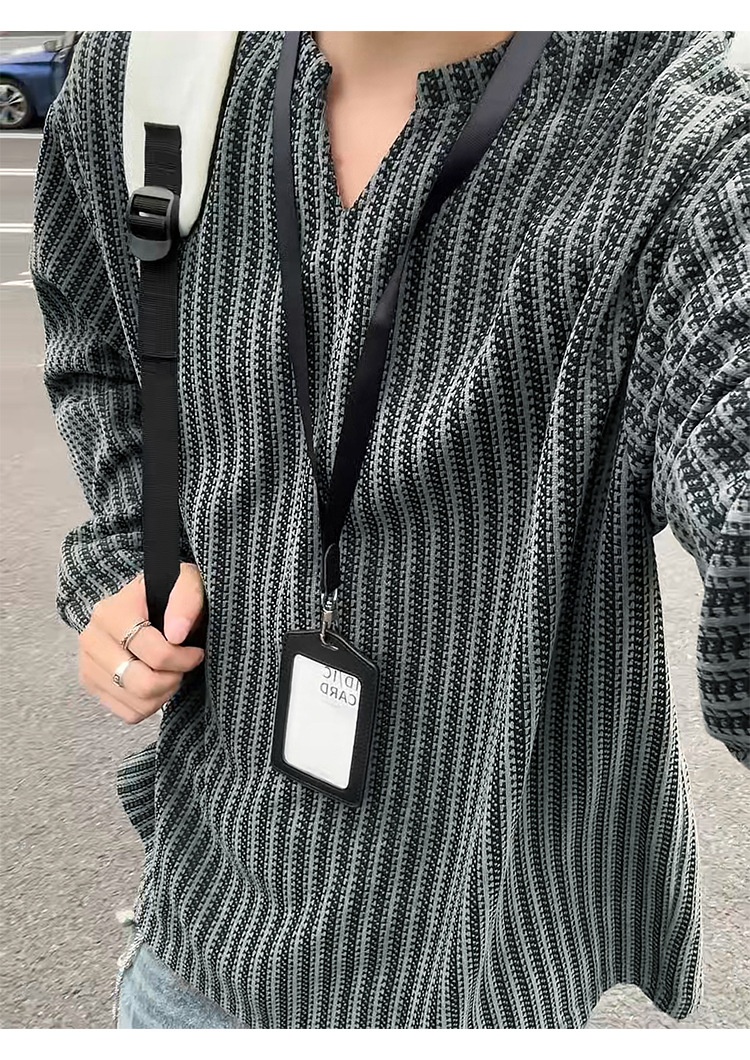 Herren-Langarmshirt mit Fischgrätenmuster und V-Ausschnitt, schwarz-weiß gestreift, lockere Passform._voghion.com