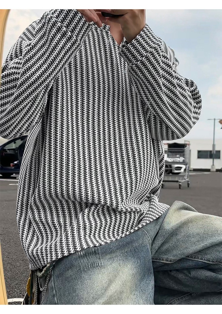 Herren-Langarmshirt mit Fischgrätenmuster und V-Ausschnitt, schwarz-weiß gestreift, lockere Passform._voghion.com