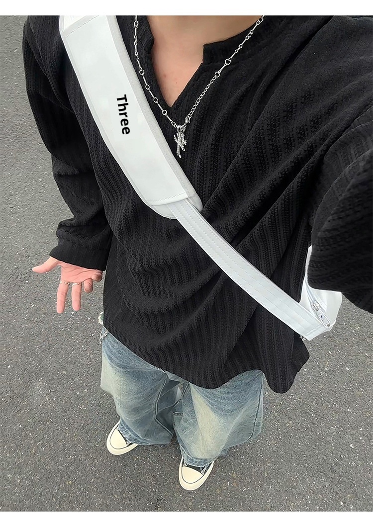 Herren-Langarmshirt mit Fischgrätenmuster und V-Ausschnitt, schwarz-weiß gestreift, lockere Passform._voghion.com