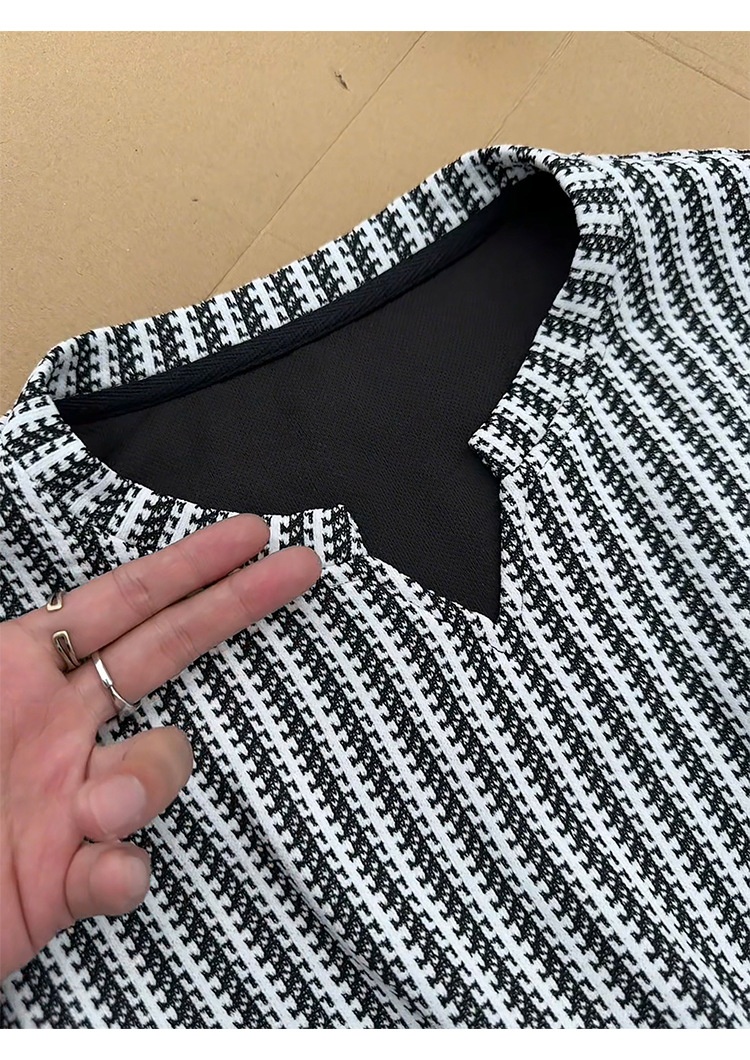 Herren-Langarmshirt mit Fischgrätenmuster und V-Ausschnitt, schwarz-weiß gestreift, lockere Passform._voghion.com