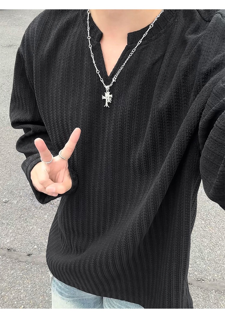 Herren-Langarmshirt mit Fischgrätenmuster und V-Ausschnitt, schwarz-weiß gestreift, lockere Passform._voghion.com