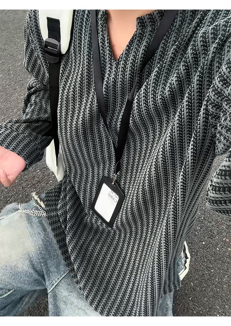 Herren-Langarmshirt mit Fischgrätenmuster und V-Ausschnitt, schwarz-weiß gestreift, lockere Passform._voghion.com