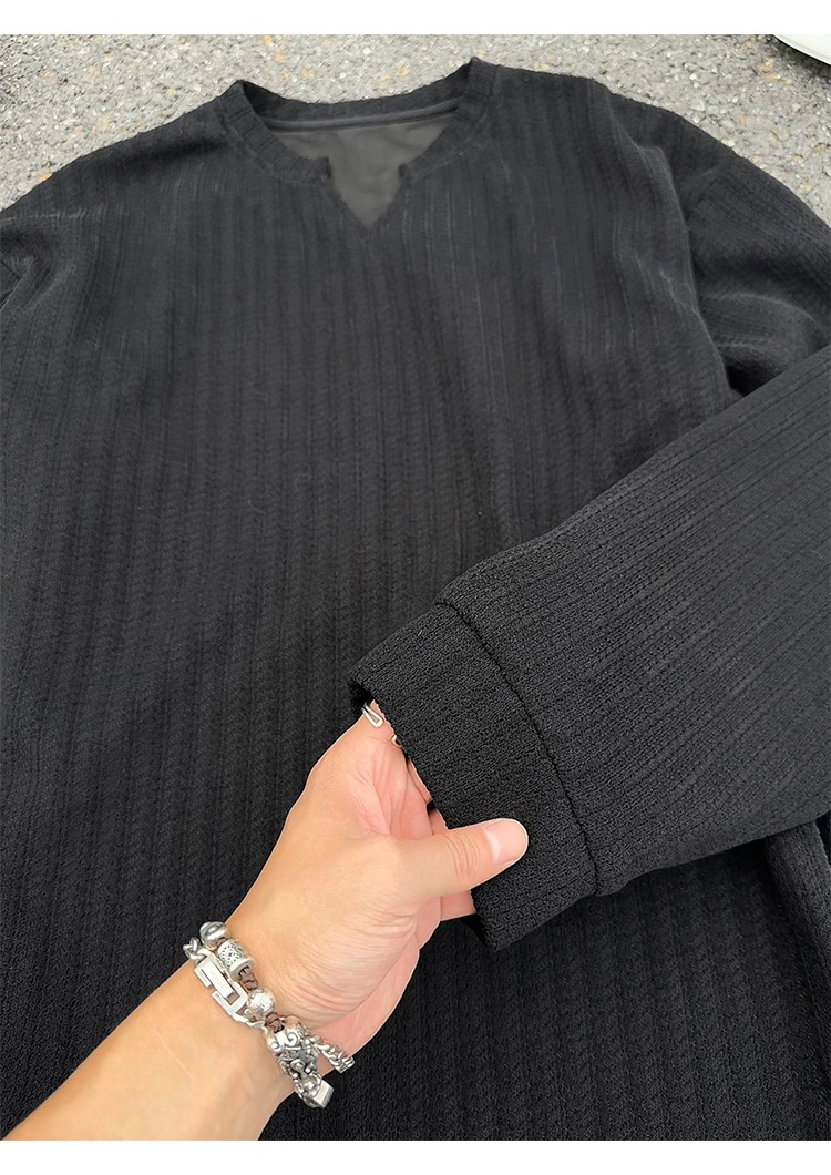 Herren-Langarmshirt mit Fischgrätenmuster und V-Ausschnitt, schwarz-weiß gestreift, lockere Passform._voghion.com