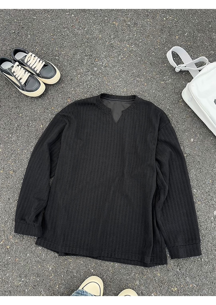 Herren-Langarmshirt mit Fischgrätenmuster und V-Ausschnitt, schwarz-weiß gestreift, lockere Passform._voghion.com