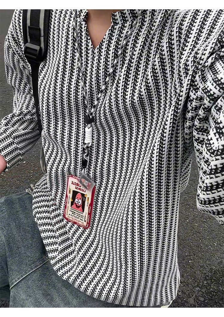 Herren-Langarmshirt mit Fischgrätenmuster und V-Ausschnitt, schwarz-weiß gestreift, lockere Passform._voghion.com