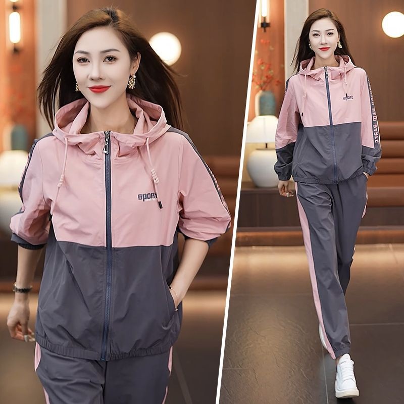 001 Hooded Trainingspak Voor Dames Lente Herfst 2025 Nieuwe Letter Roze Print Losse Jas en Lange Broek Trendy Tweedelige Set_voghion.com