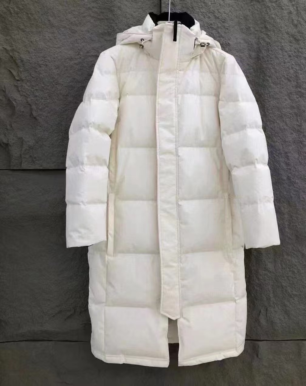 Doudoune ChicShe Zhongxi noire pour femme, extra longue, au-dessus du genou, épaisse, coupe ample, capuche amovible, nouveau modèle 2024._voghion.com