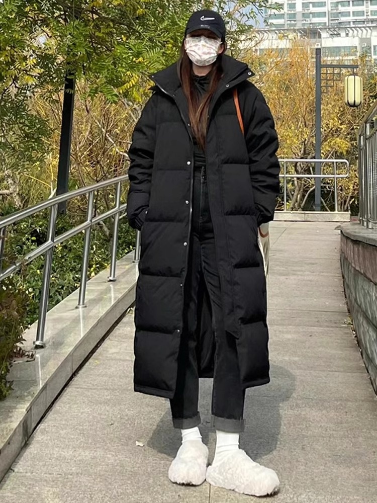 Doudoune ChicShe Zhongxi noire pour femme, extra longue, au-dessus du genou, épaisse, coupe ample, capuche amovible, nouveau modèle 2024._voghion.com