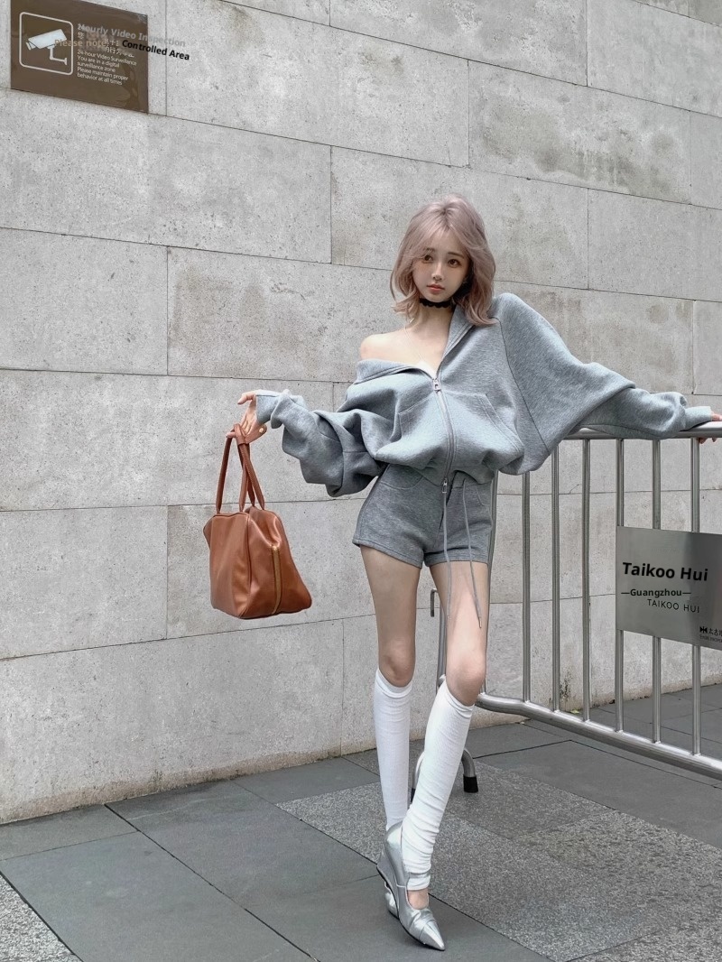 001 Casual Sports Lazy Hooded Loose Sweatshirt Jacket For Women Autumn Drawstring Straight Shorts Gray Two-Piece Set_voghion.com