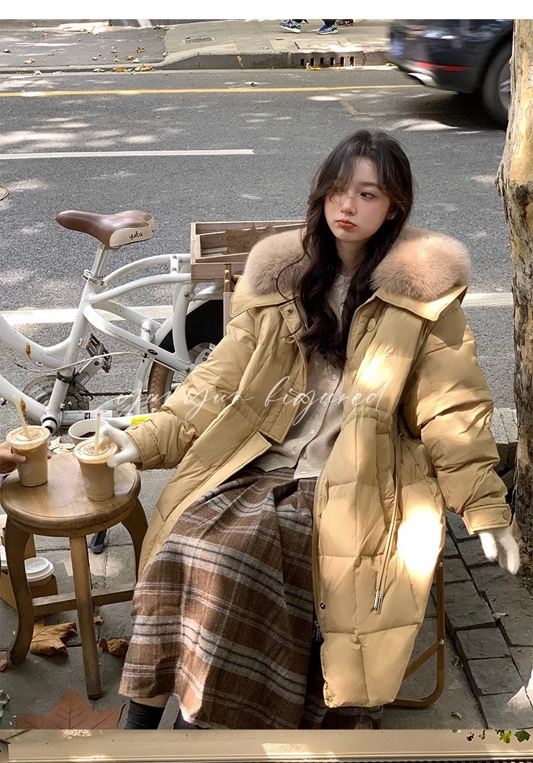 ChicShe White Duck Fox Fur Down Jacket For Women, Mid-Length, 2025 Autumn Winter New Style, Petite Design, Niche Slimming Trendy_voghion.com