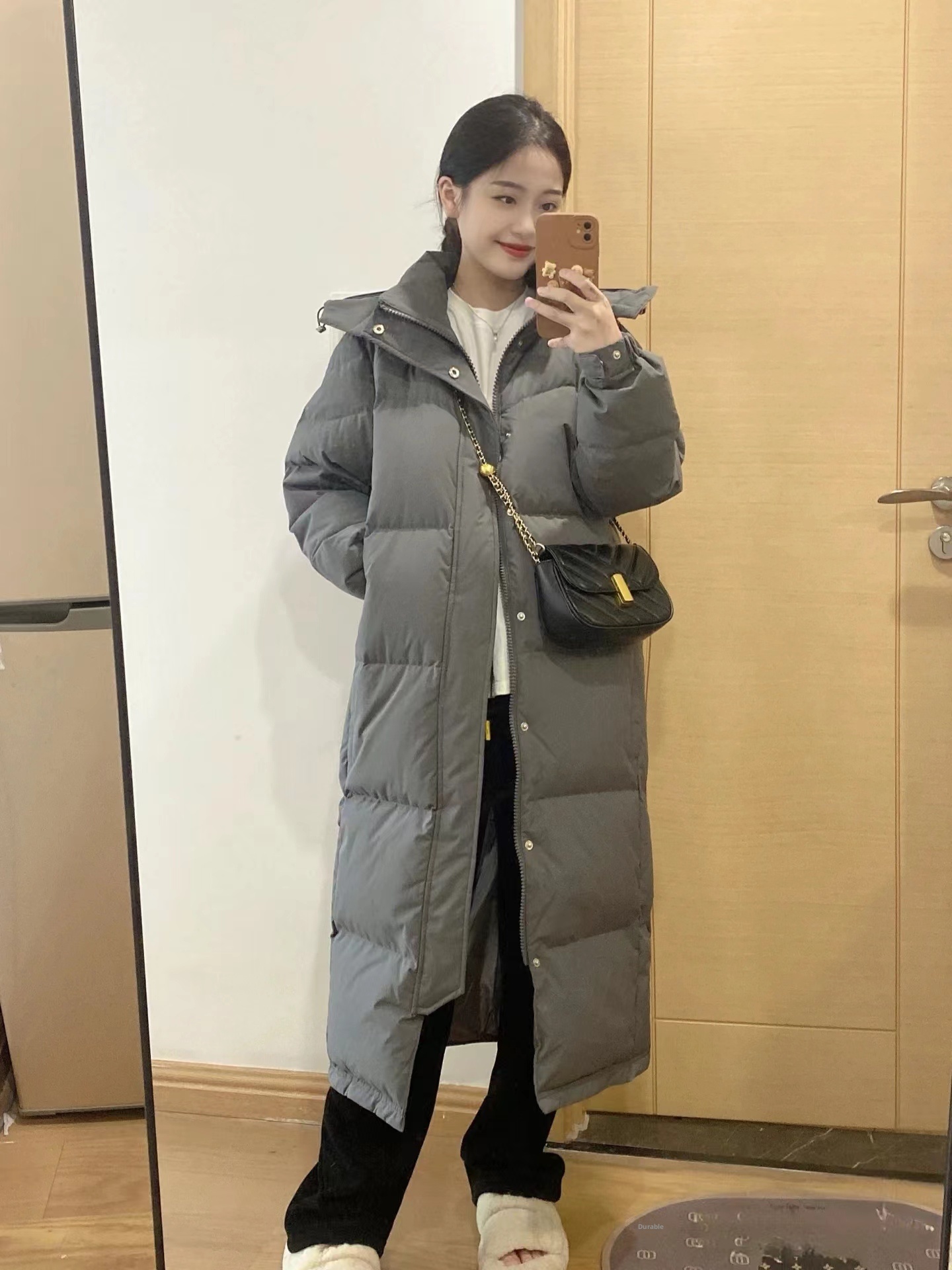 Doudoune ChicShe Zhongxi noire pour femme, extra longue, au-dessus du genou, épaisse, coupe ample, capuche amovible, nouveau modèle 2024._voghion.com