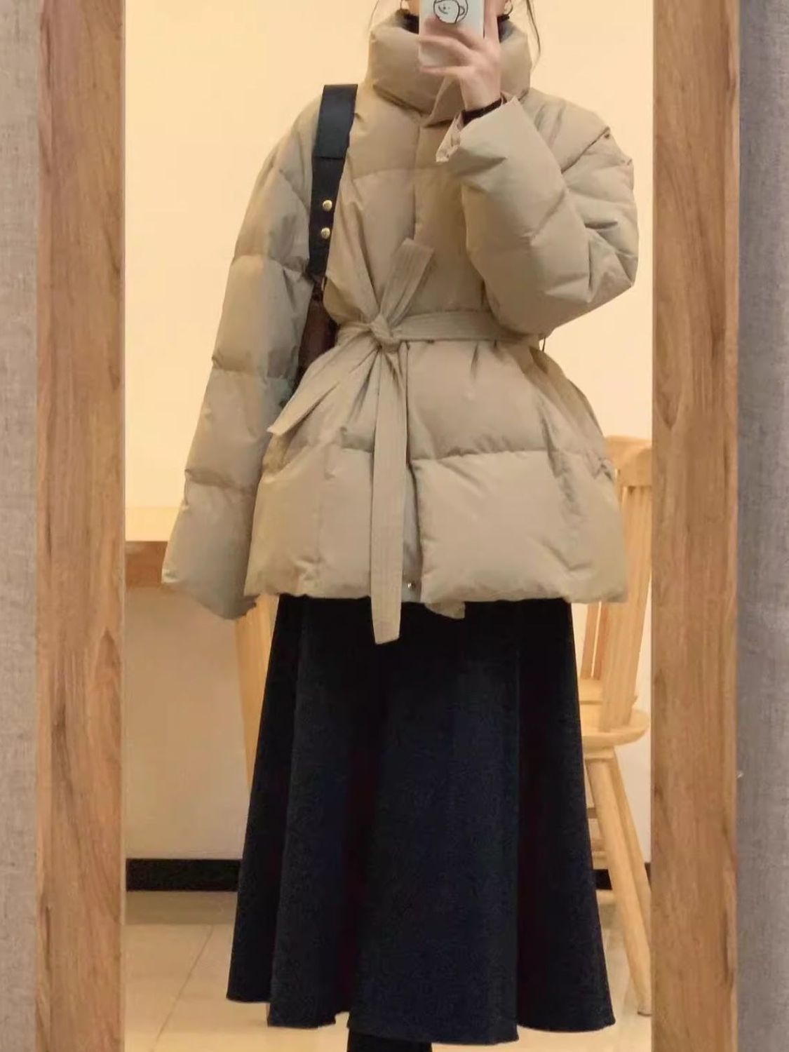 ChicShe Waist-Cinching Down Jacket For Women, Short Style, 2025 Winter New Thickened White Duck Down, Petite Slimming Elegant_voghion.com