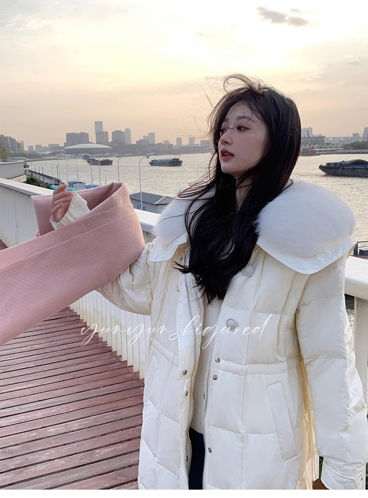 ChicShe White Duck Fox Fur Down Jacket For Women, Mid-Length, 2025 Autumn Winter New Style, Petite Design, Niche Slimming Trendy_voghion.com