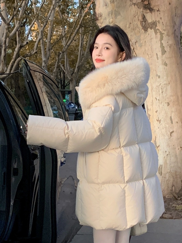 ChicShe Madofi Madou/Belove Moscow Giacca in piumino d'anatra bianca con collo in pelliccia di volpe per donna 2024 Novità invernale_voghion.com