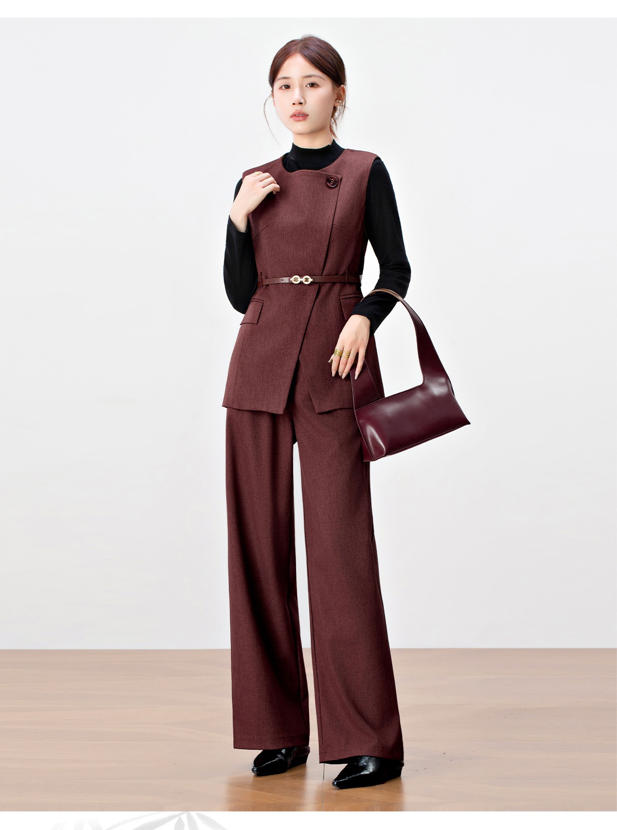 Ensemble trois pièces GraceChic Light High-End pour femme, collection automne 2025 : gilet gris, chemise et pantalon large._voghion.com