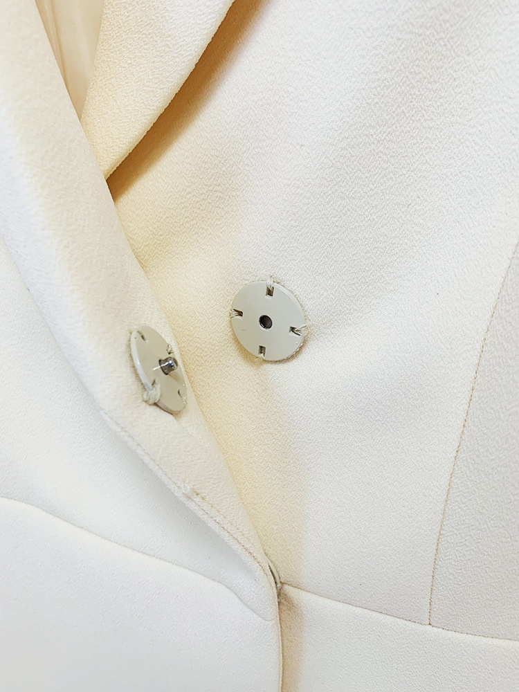 GraceChic Disponibile nel 2025 Nuovo Completo Due Pezzi da Abito con Cintura in Vita e Bottoni Nascosti in Colore Crema, Moda Celebrità Semplice_voghion.com