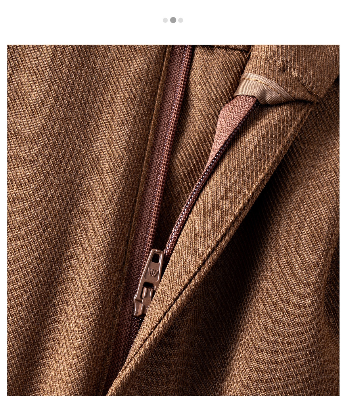 Ensemble trois pièces GraceChic Light High-End pour femme, collection automne 2025 : gilet gris, chemise et pantalon large._voghion.com