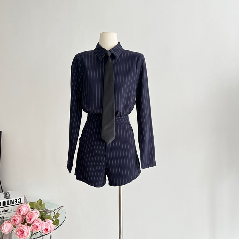 GraceChic Jin Qian Maßgeschneiderter schwarzer Anzug mit blauer Schwesterbluse, figurformend, hochwertig, mit Shorts, trendig_voghion.com