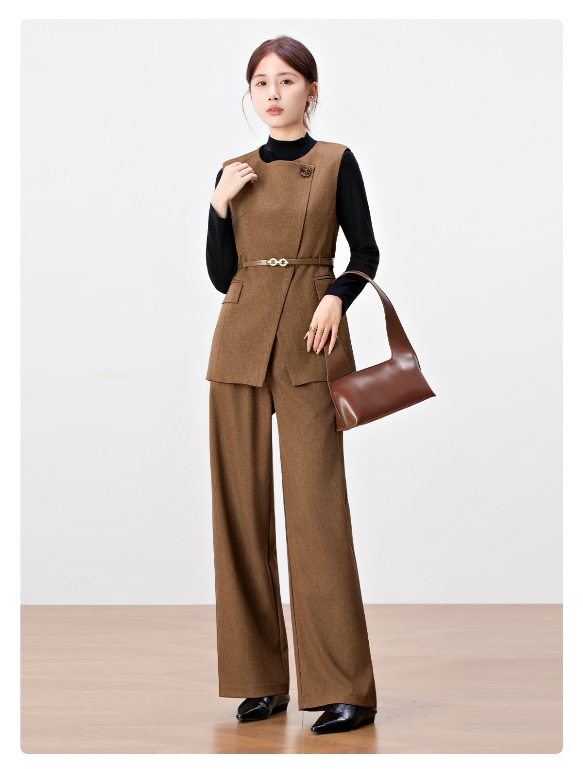 Ensemble trois pièces GraceChic Light High-End pour femme, collection automne 2025 : gilet gris, chemise et pantalon large._voghion.com