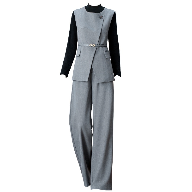 Ensemble trois pièces GraceChic Light High-End pour femme, collection automne 2025 : gilet gris, chemise et pantalon large._voghion.com