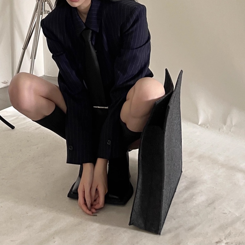 GraceChic Jin Qian Maßgeschneiderter schwarzer Anzug mit blauer Schwesterbluse, figurformend, hochwertig, mit Shorts, trendig_voghion.com