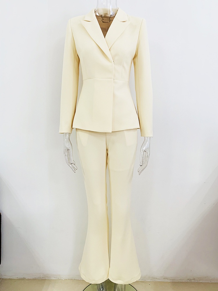 GraceChic Disponibile nel 2025 Nuovo Completo Due Pezzi da Abito con Cintura in Vita e Bottoni Nascosti in Colore Crema, Moda Celebrità Semplice_voghion.com