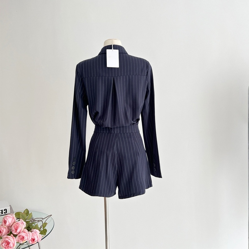 GraceChic Jin Qian Maßgeschneiderter schwarzer Anzug mit blauer Schwesterbluse, figurformend, hochwertig, mit Shorts, trendig_voghion.com