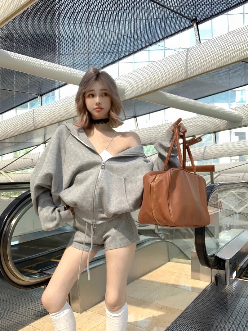 001 Casual Sports Lazy Hooded Loose Sweatshirt Jacket For Women Autumn Drawstring Straight Shorts Gray Two-Piece Set_voghion.com