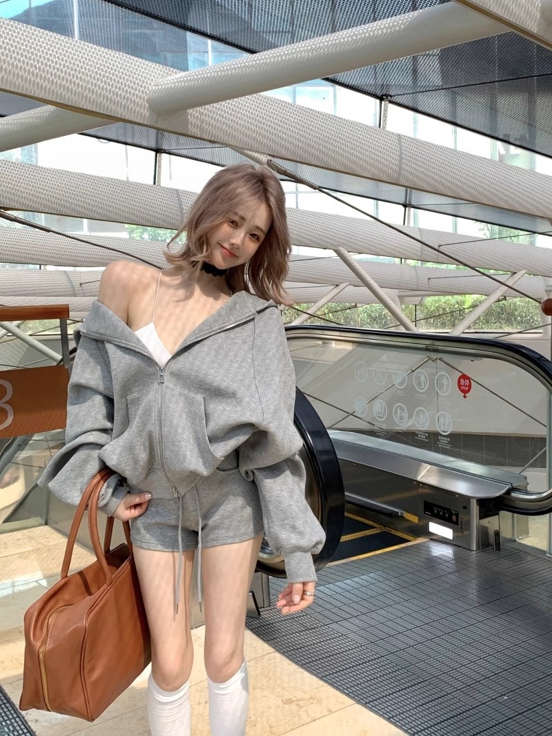 001 Casual Sports Lazy Hooded Loose Sweatshirt Jacket For Women Autumn Drawstring Straight Shorts Gray Two-Piece Set_voghion.com