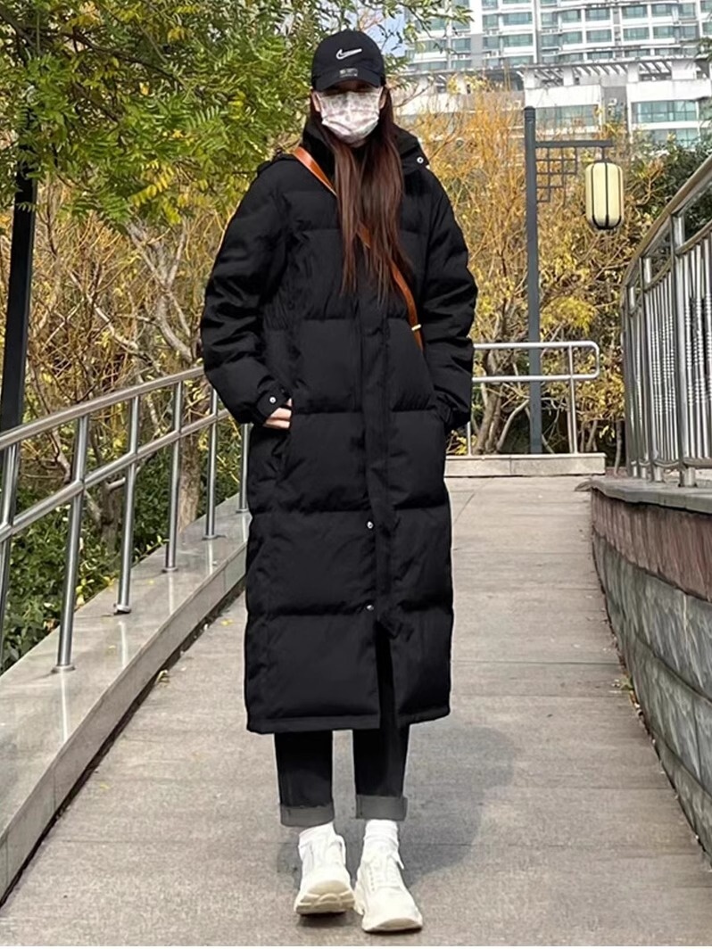 Doudoune ChicShe Zhongxi noire pour femme, extra longue, au-dessus du genou, épaisse, coupe ample, capuche amovible, nouveau modèle 2024._voghion.com