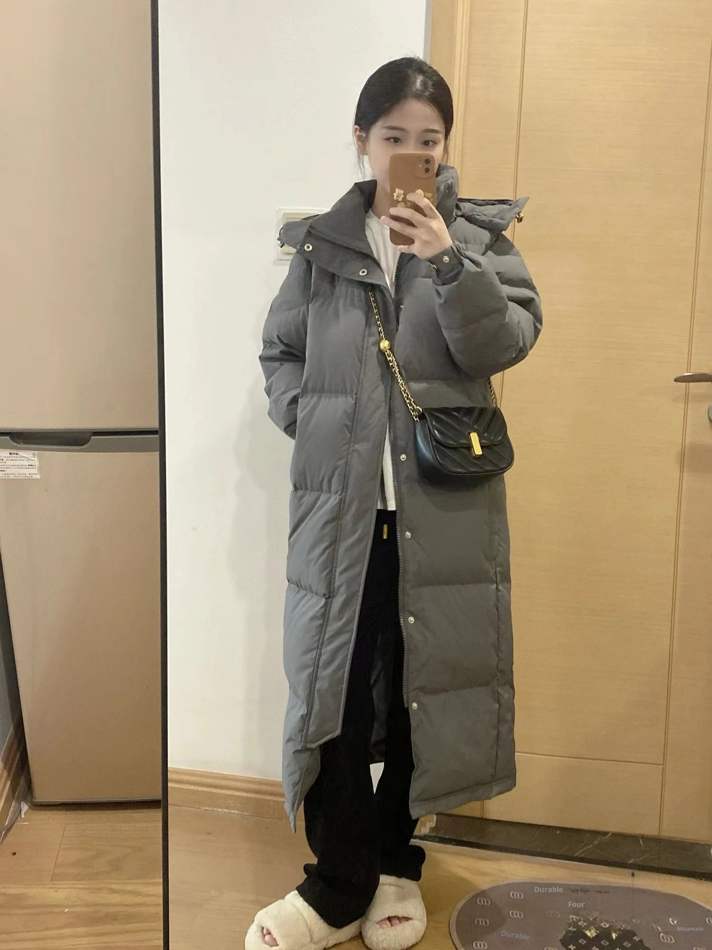 Doudoune ChicShe Zhongxi noire pour femme, extra longue, au-dessus du genou, épaisse, coupe ample, capuche amovible, nouveau modèle 2024._voghion.com