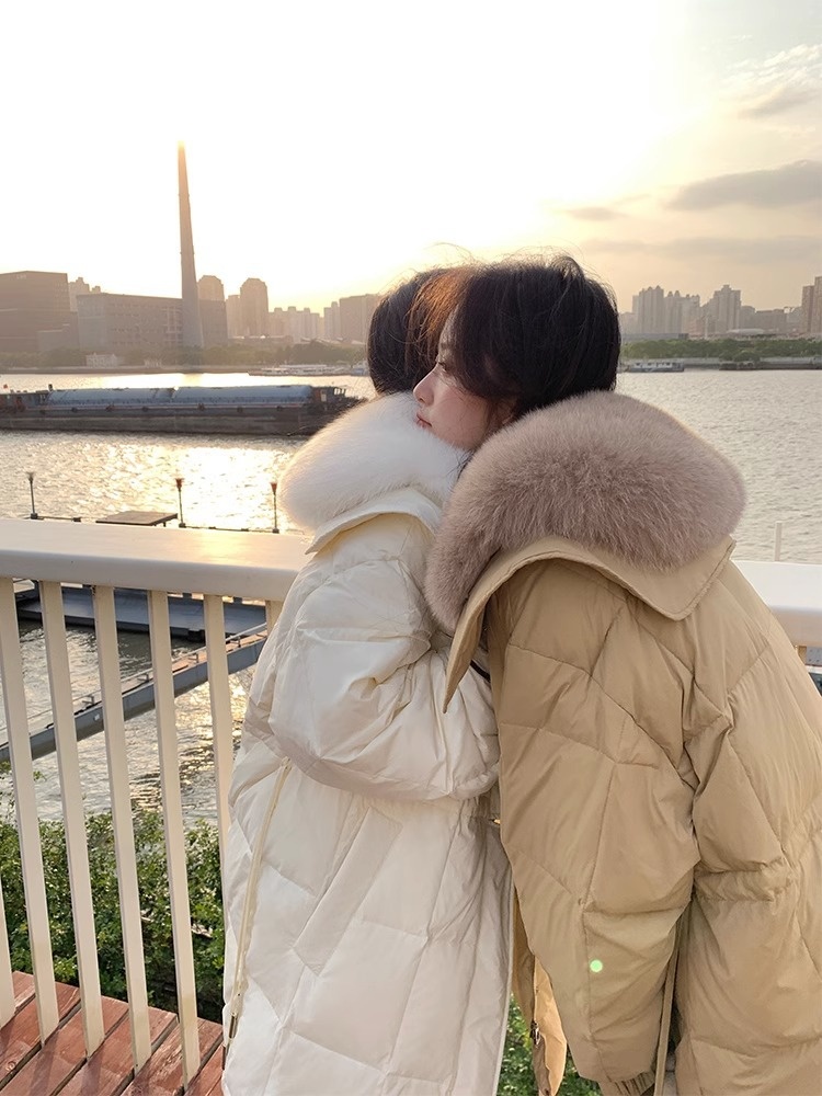 ChicShe White Duck Fox Fur Down Jacket For Women, Mid-Length, 2025 Autumn Winter New Style, Petite Design, Niche Slimming Trendy_voghion.com