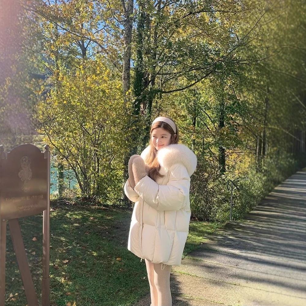 ChicShe Madofi Madou/Belove Moscow Giacca in piumino d'anatra bianca con collo in pelliccia di volpe per donna 2024 Novità invernale_voghion.com