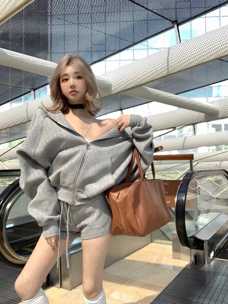 001 Casual Sports Lazy Hooded Loose Sweatshirt Jacket For Women Autumn Drawstring Straight Shorts Gray Two-Piece Set_voghion.com