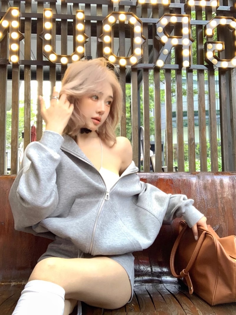 001 Casual Sports Lazy Hooded Loose Sweatshirt Jacket For Women Autumn Drawstring Straight Shorts Gray Two-Piece Set_voghion.com