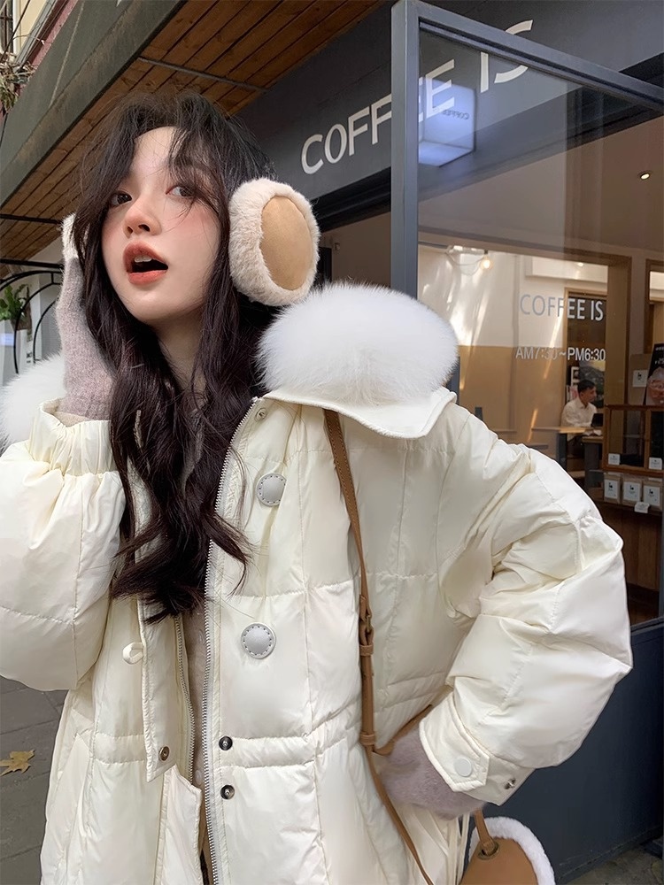 ChicShe White Duck Fox Fur Down Jacket For Women, Mid-Length, 2025 Autumn Winter New Style, Petite Design, Niche Slimming Trendy_voghion.com