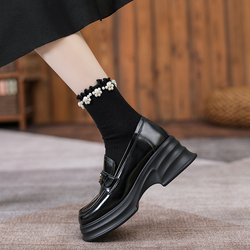 Mocassins de sola grossa para mulheres, estilo britânico, camélia, pretos, salto baixo, modelo 2025, em couro, tipo meia._voghion.com