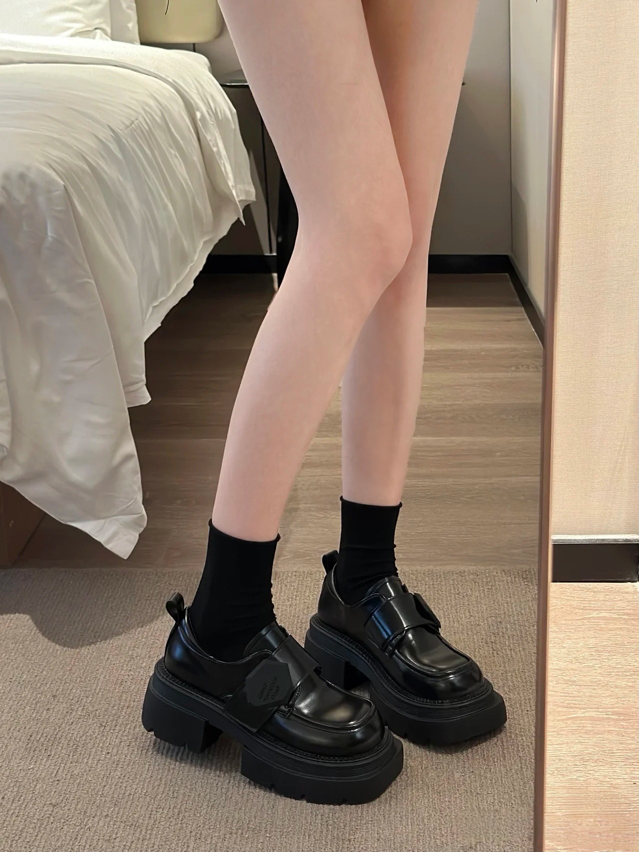 Dames leren 2025 lente nieuwe Britse stijl klittenband vierkante neus mode casual loafers platform dikke zool enkele schoenen_voghion.com