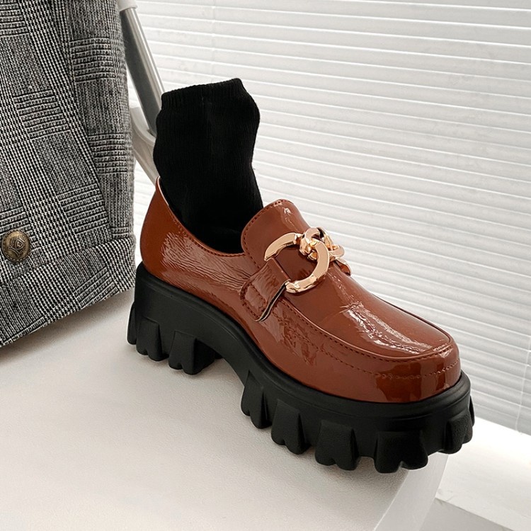 40-43 Europese en Amerikaanse retro Britse stijl diepe mond dames loafers met enkele metalen ketting dikke zool hoge hak_voghion.com