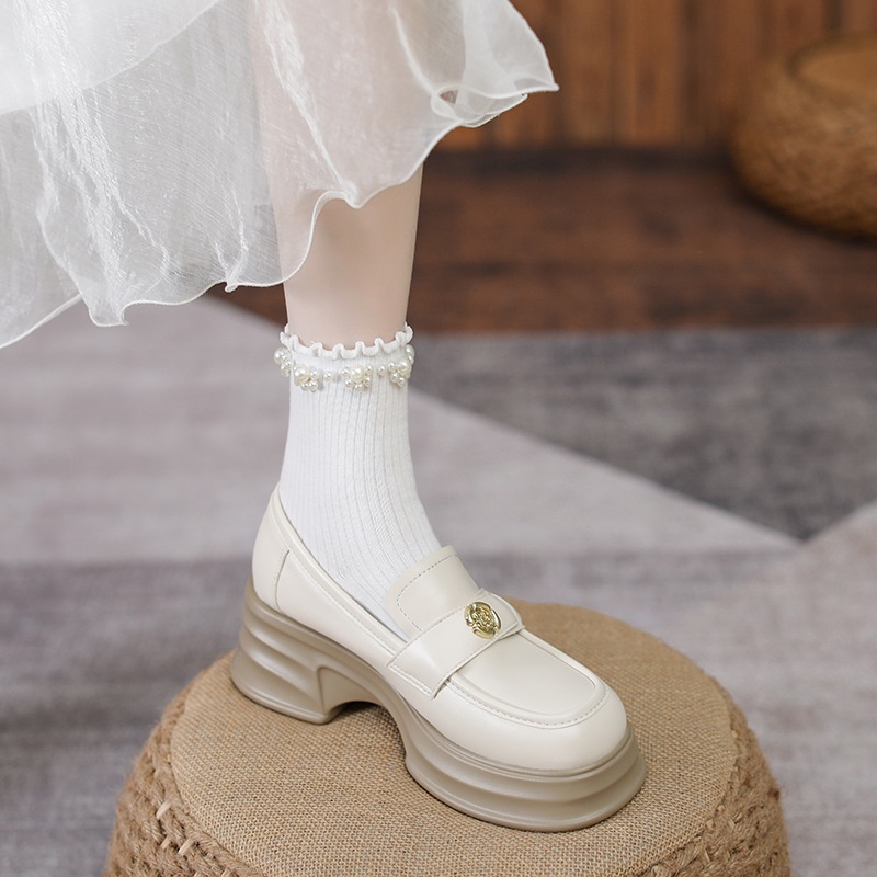 Mocassins de sola grossa para mulheres, estilo britânico, camélia, pretos, salto baixo, modelo 2025, em couro, tipo meia._voghion.com