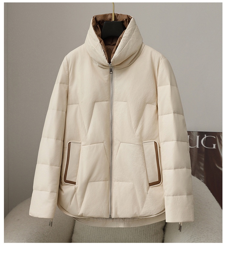 ChicShe 2025 Autunno Inverno Nuovo Cappotto Corto in Pelle di Pecora da Donna in Piuma d'Oca Spessa e Calda Giacca in Vera Pelle Haining_voghion.com