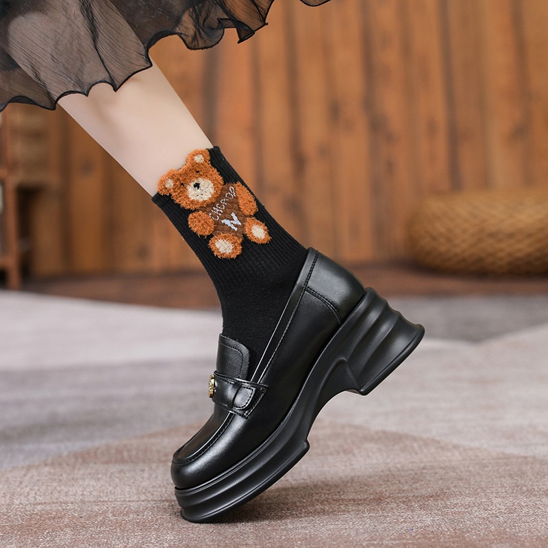 Mocassins de sola grossa para mulheres, estilo britânico, camélia, pretos, salto baixo, modelo 2025, em couro, tipo meia._voghion.com