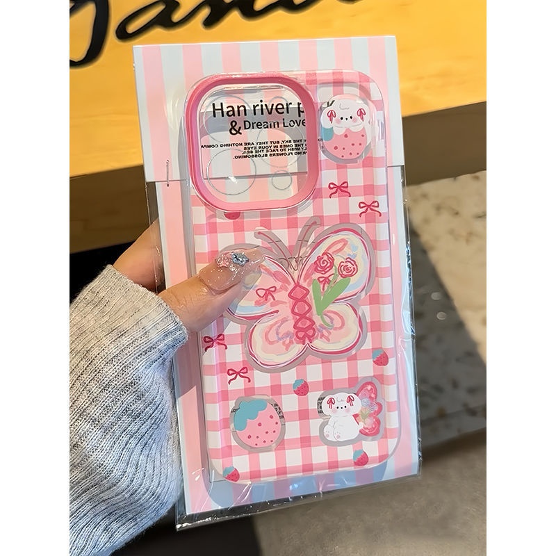 Coque TechGlobe Graffiti compatible avec iPhone 16 Pro, iPhone 14 et iPhone 15, motif papillon rose et blanc à carreaux._voghion.com